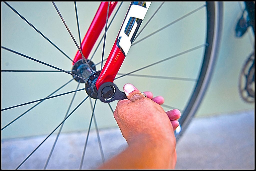 Почему скрипит переднее колесо на велосипеде